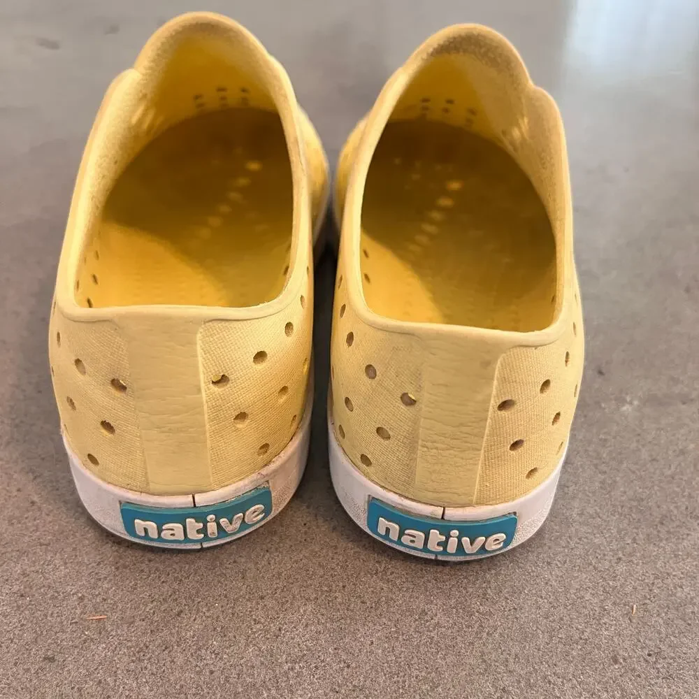 Native Jefferson Yellow slip on water shoes casual gender neutral youth size 1